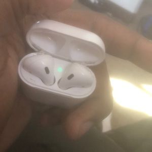 AirPods